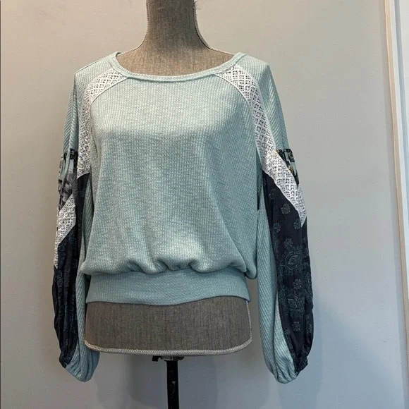 Free People Mint Green Boho Waffle Knit Top Lace Pattern Sleeves Oversized XS - Picture 13 of 15